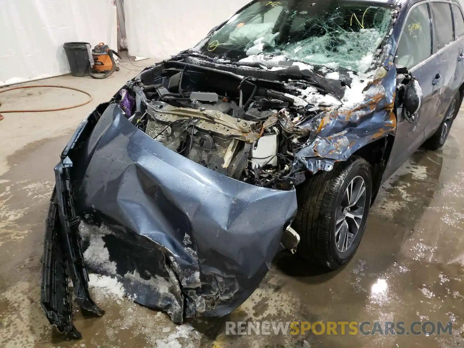 9 Photograph of a damaged car 5TDBZRFH5KS703710 TOYOTA HIGHLANDER 2019