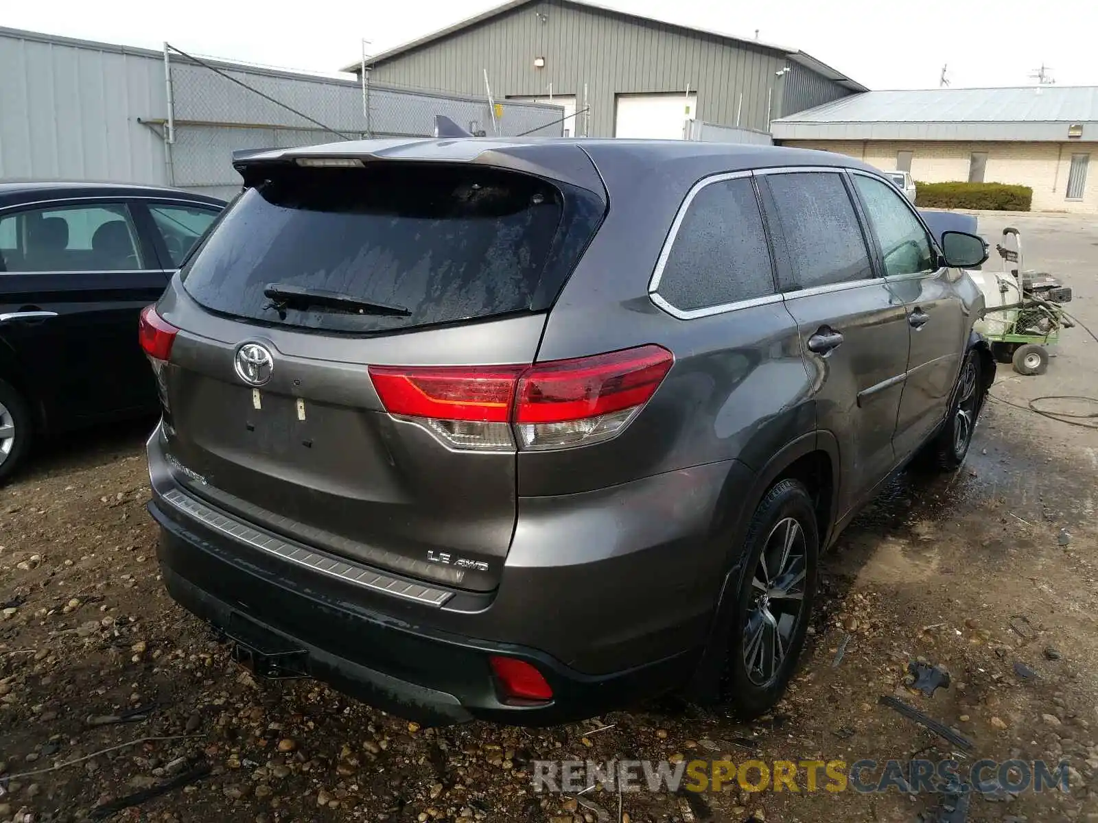 4 Photograph of a damaged car 5TDBZRFH5KS706106 TOYOTA HIGHLANDER 2019