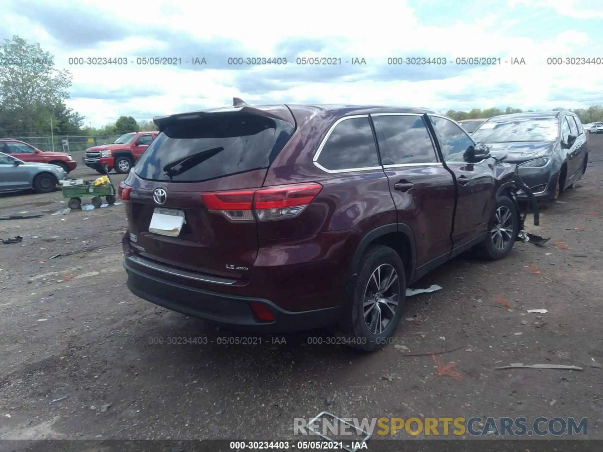 4 Photograph of a damaged car 5TDBZRFH5KS708423 TOYOTA HIGHLANDER 2019