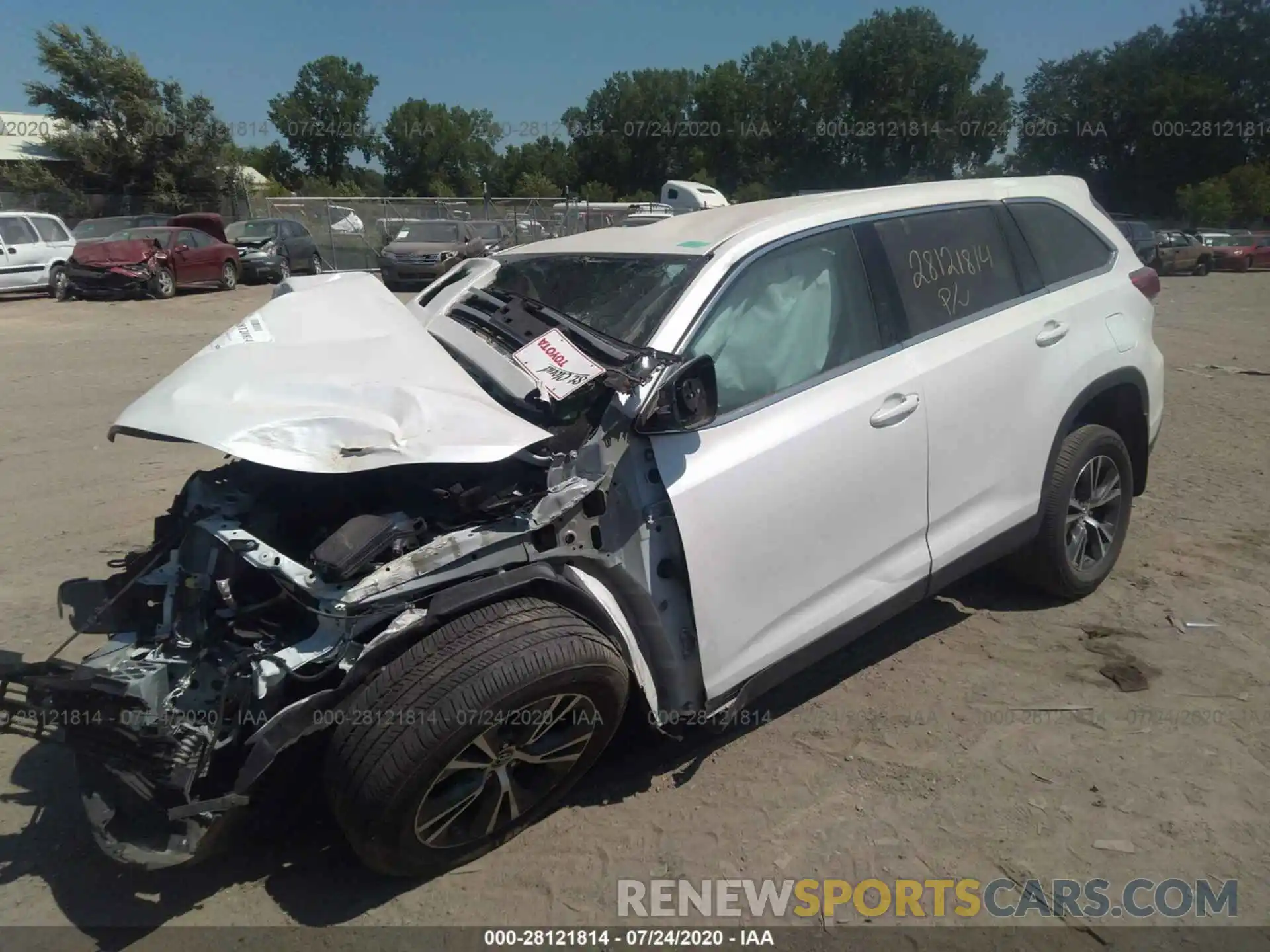 2 Photograph of a damaged car 5TDBZRFH5KS724346 TOYOTA HIGHLANDER 2019