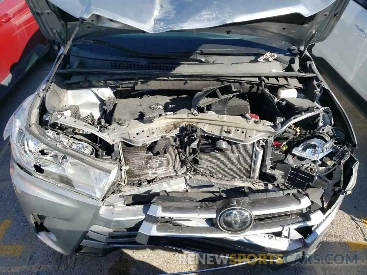 11 Photograph of a damaged car 5TDBZRFH5KS729563 TOYOTA HIGHLANDER 2019