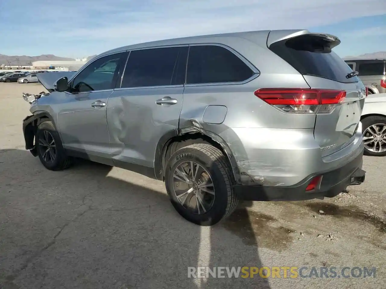 2 Photograph of a damaged car 5TDBZRFH5KS729563 TOYOTA HIGHLANDER 2019