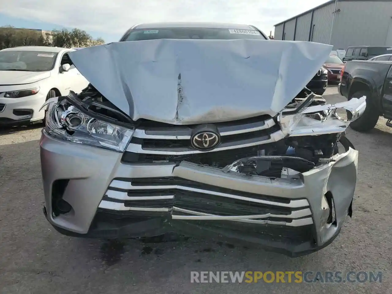 5 Photograph of a damaged car 5TDBZRFH5KS729563 TOYOTA HIGHLANDER 2019