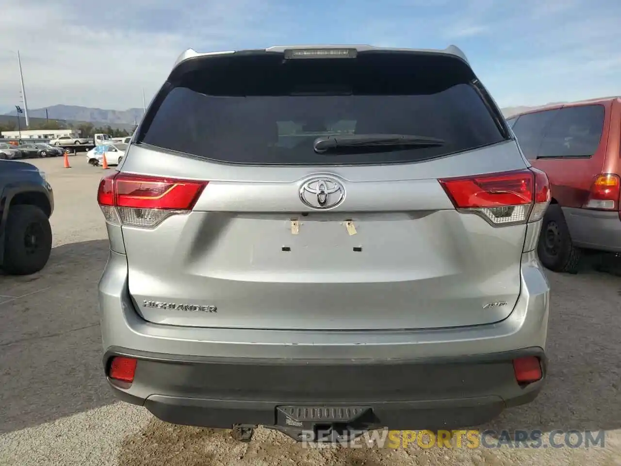 6 Photograph of a damaged car 5TDBZRFH5KS729563 TOYOTA HIGHLANDER 2019