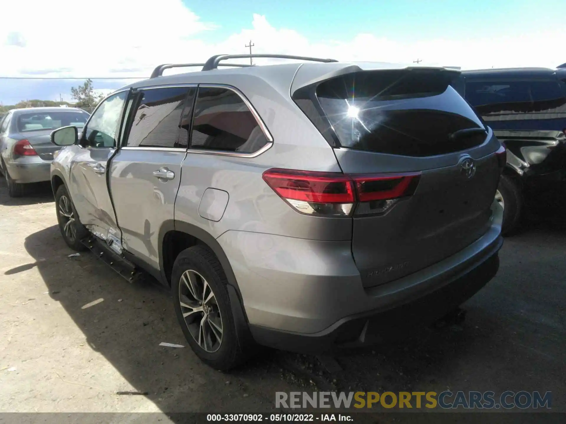 3 Photograph of a damaged car 5TDBZRFH5KS731846 TOYOTA HIGHLANDER 2019