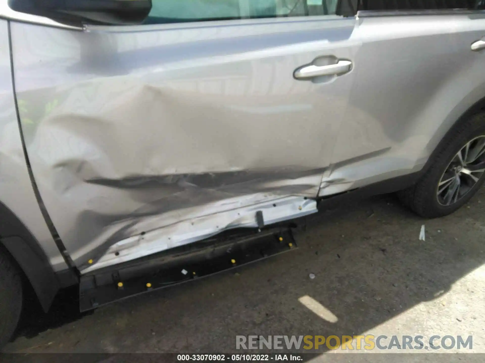 6 Photograph of a damaged car 5TDBZRFH5KS731846 TOYOTA HIGHLANDER 2019