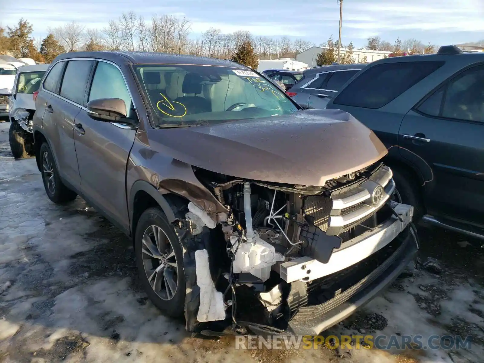 1 Photograph of a damaged car 5TDBZRFH5KS740577 TOYOTA HIGHLANDER 2019