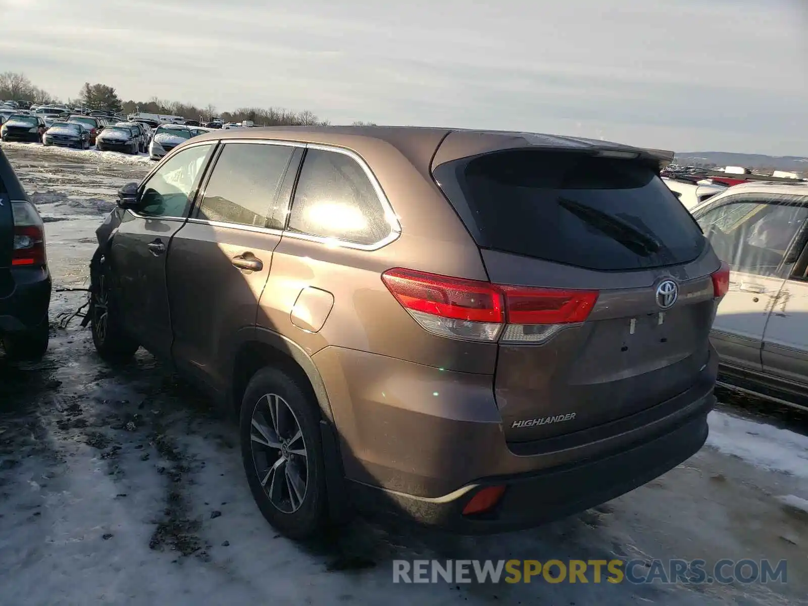 3 Photograph of a damaged car 5TDBZRFH5KS740577 TOYOTA HIGHLANDER 2019