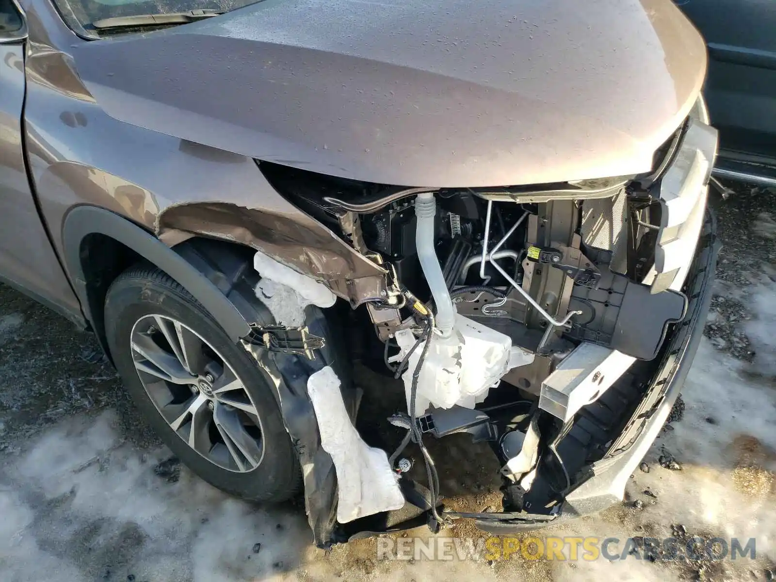 9 Photograph of a damaged car 5TDBZRFH5KS740577 TOYOTA HIGHLANDER 2019