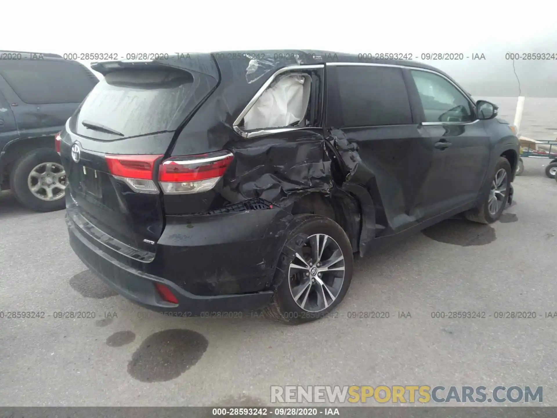 4 Photograph of a damaged car 5TDBZRFH5KS741907 TOYOTA HIGHLANDER 2019