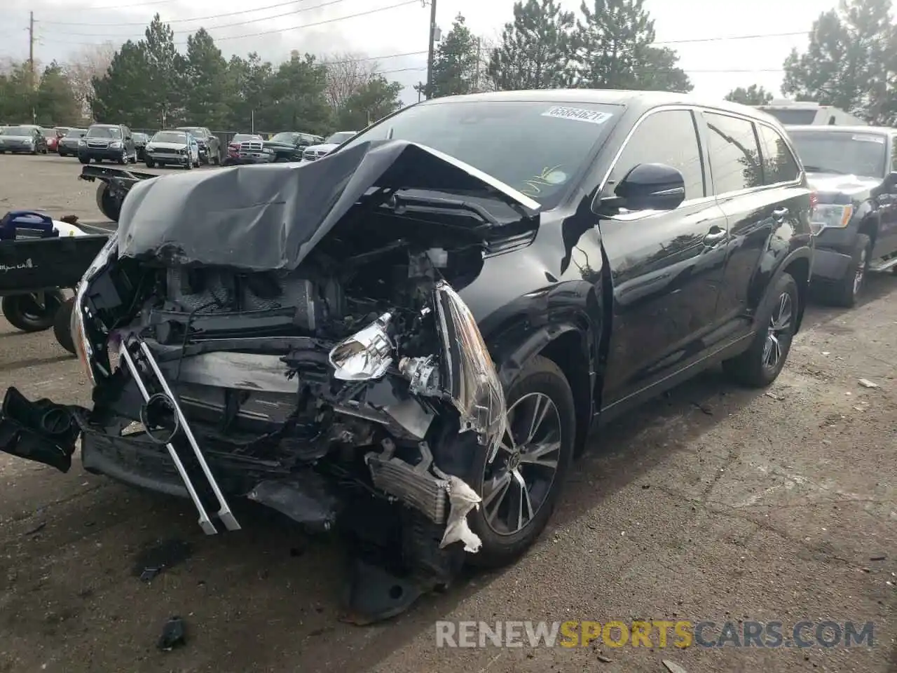 2 Photograph of a damaged car 5TDBZRFH5KS746069 TOYOTA HIGHLANDER 2019