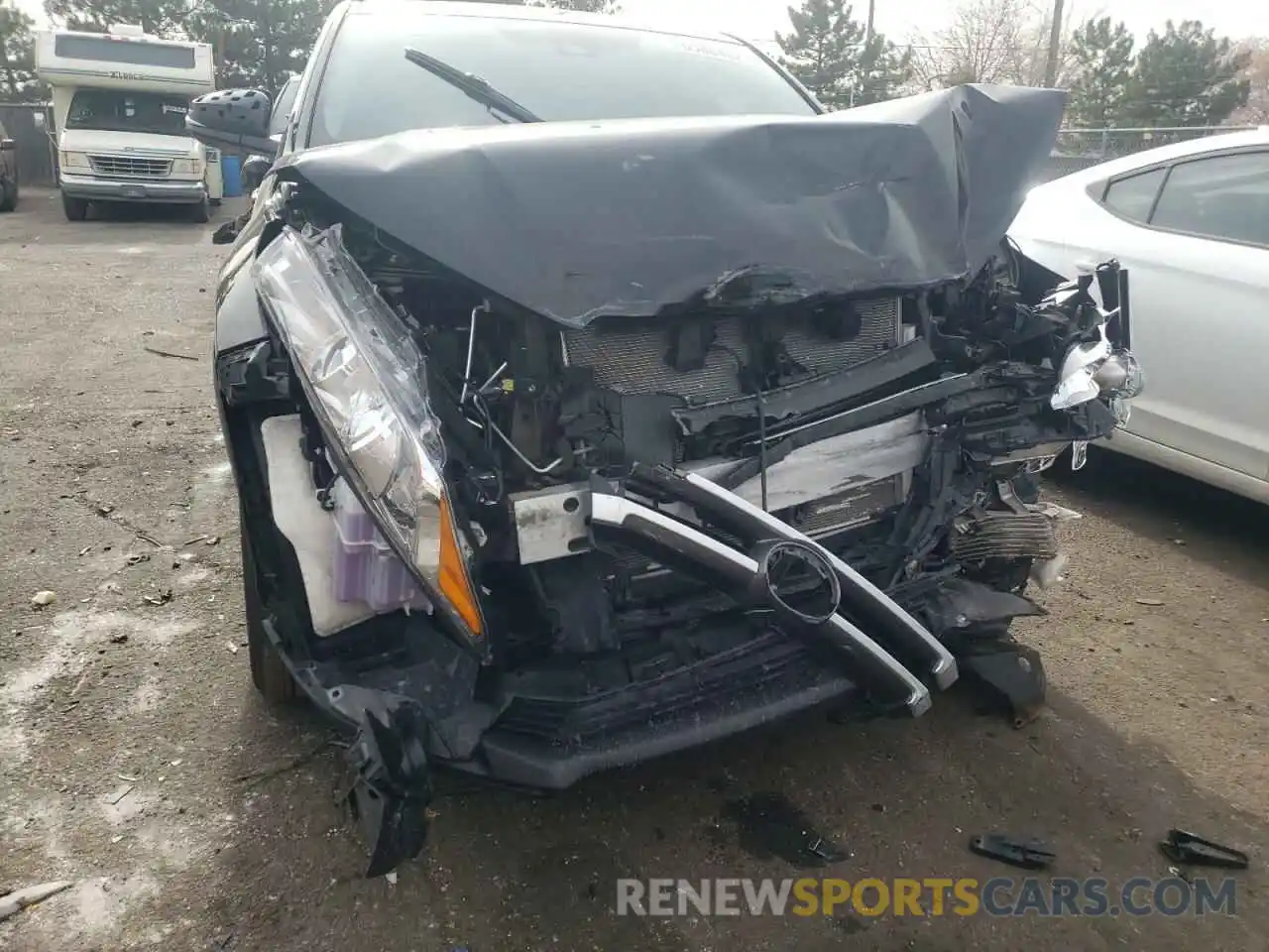 9 Photograph of a damaged car 5TDBZRFH5KS746069 TOYOTA HIGHLANDER 2019