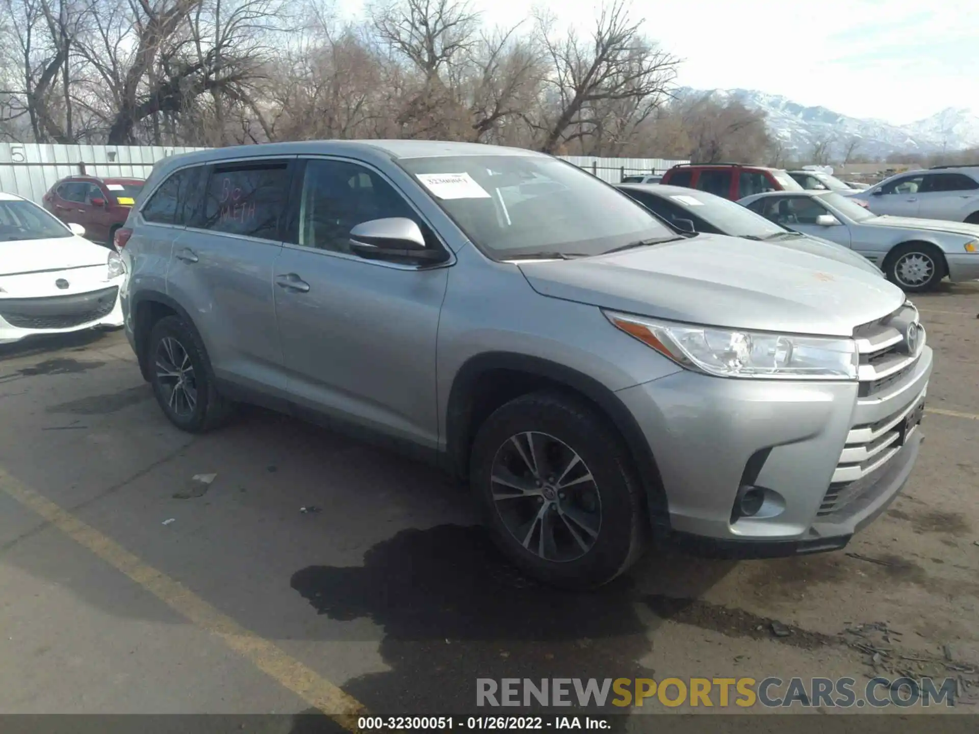 1 Photograph of a damaged car 5TDBZRFH5KS746346 TOYOTA HIGHLANDER 2019