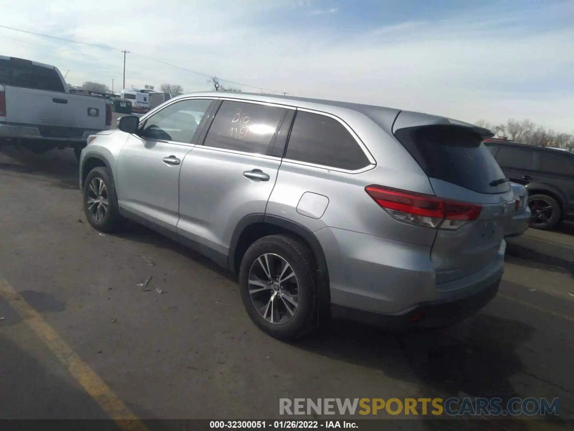 3 Фотография поврежденного автомобиля 5TDBZRFH5KS746346 TOYOTA HIGHLANDER 2019