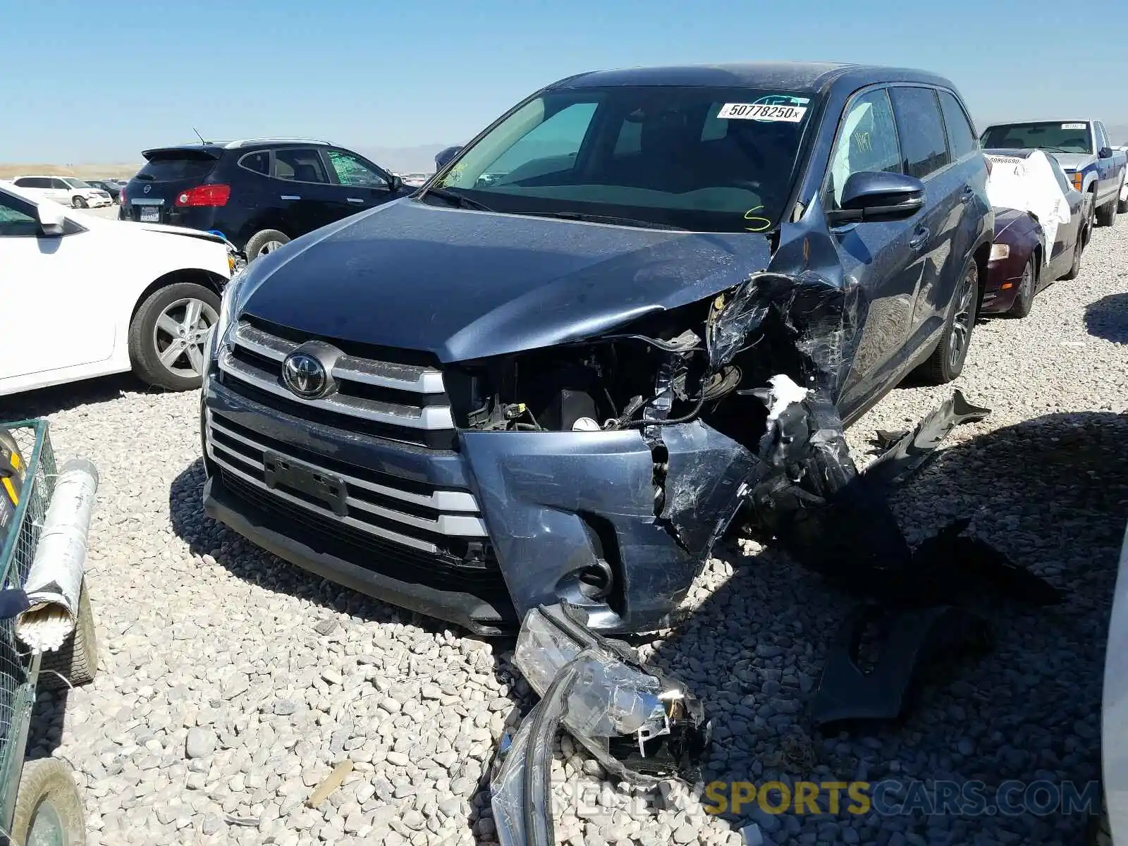 2 Photograph of a damaged car 5TDBZRFH5KS917001 TOYOTA HIGHLANDER 2019