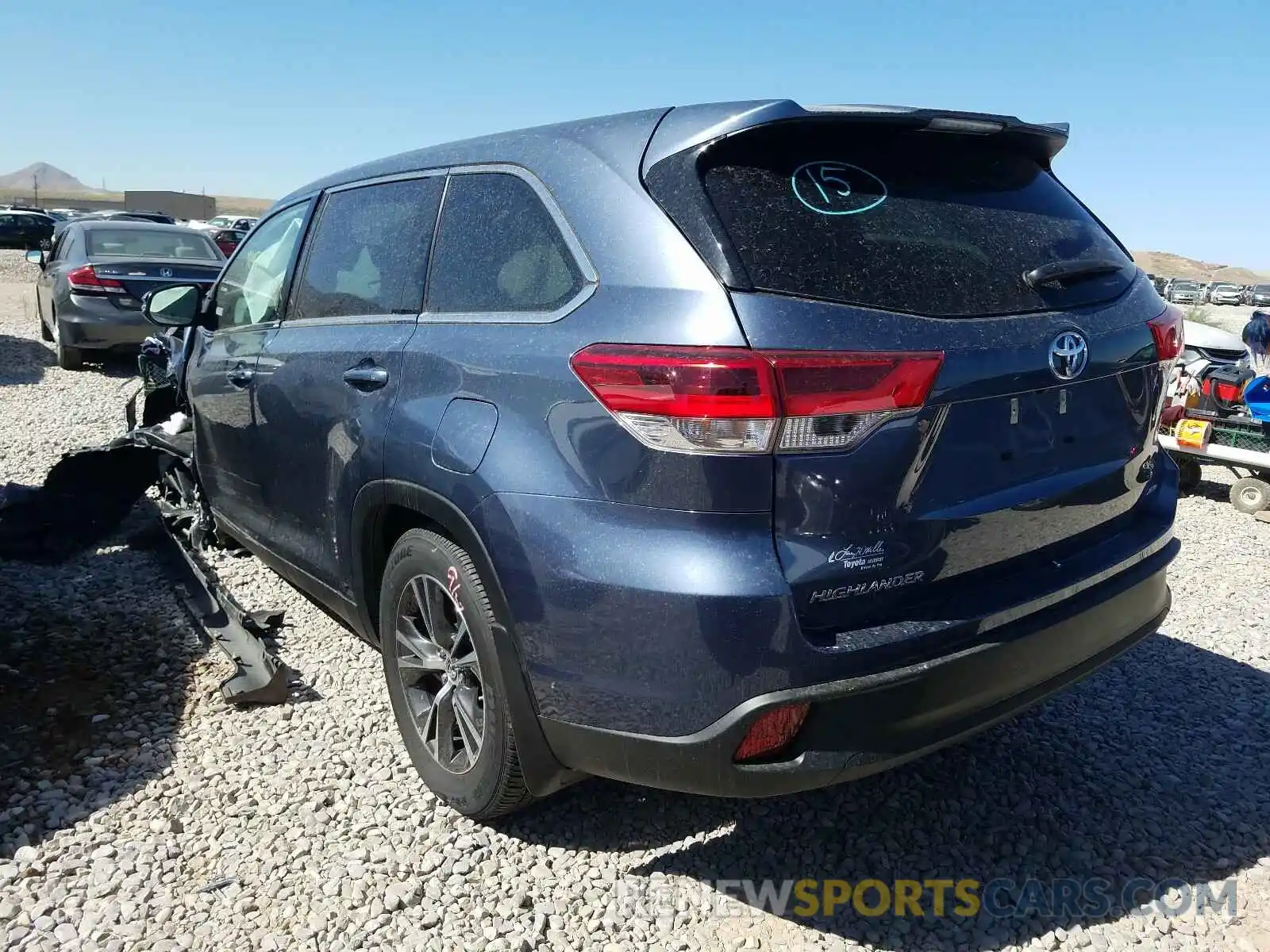 3 Photograph of a damaged car 5TDBZRFH5KS917001 TOYOTA HIGHLANDER 2019