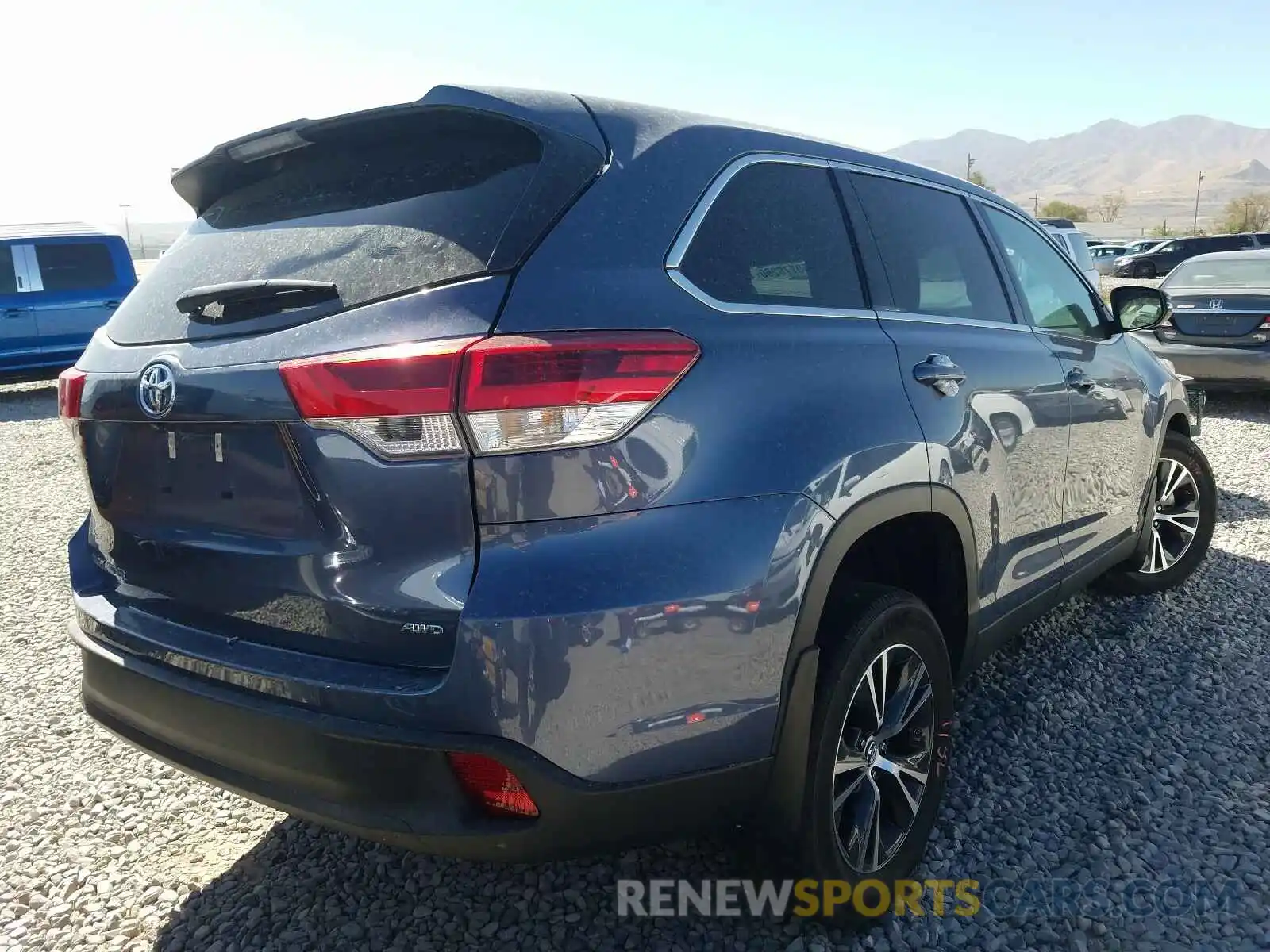 4 Photograph of a damaged car 5TDBZRFH5KS917001 TOYOTA HIGHLANDER 2019