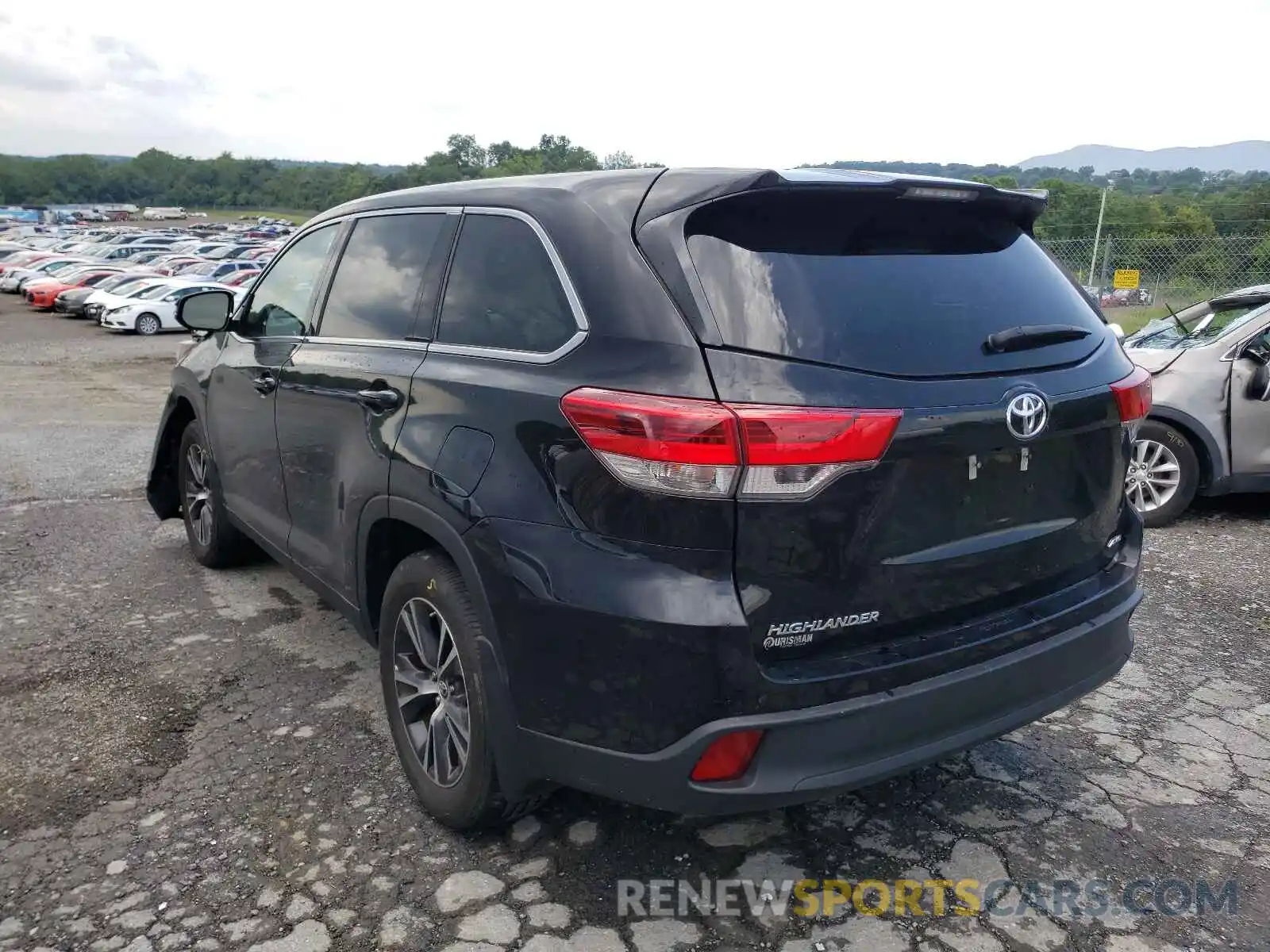 3 Photograph of a damaged car 5TDBZRFH5KS918715 TOYOTA HIGHLANDER 2019