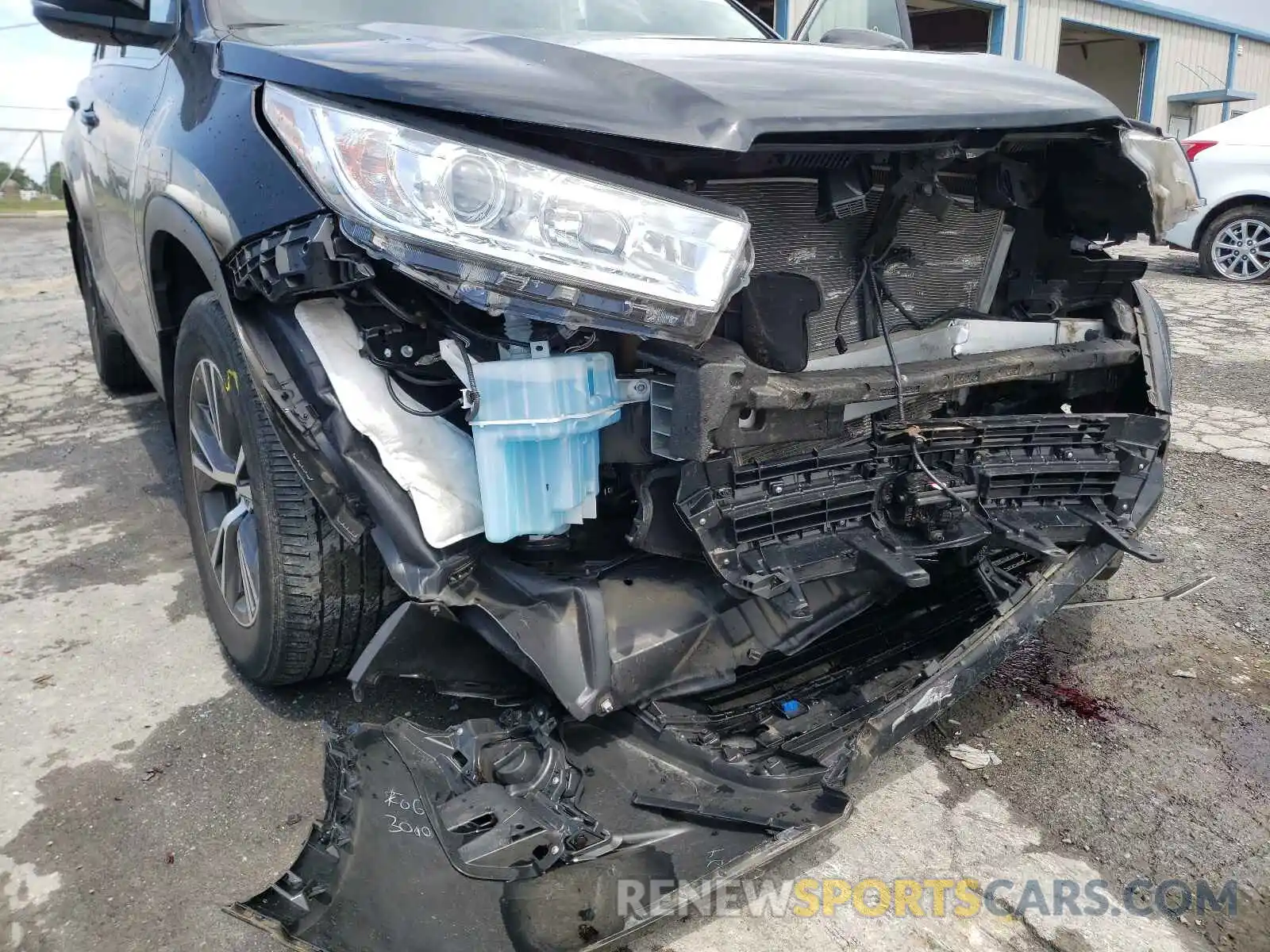 9 Photograph of a damaged car 5TDBZRFH5KS918715 TOYOTA HIGHLANDER 2019