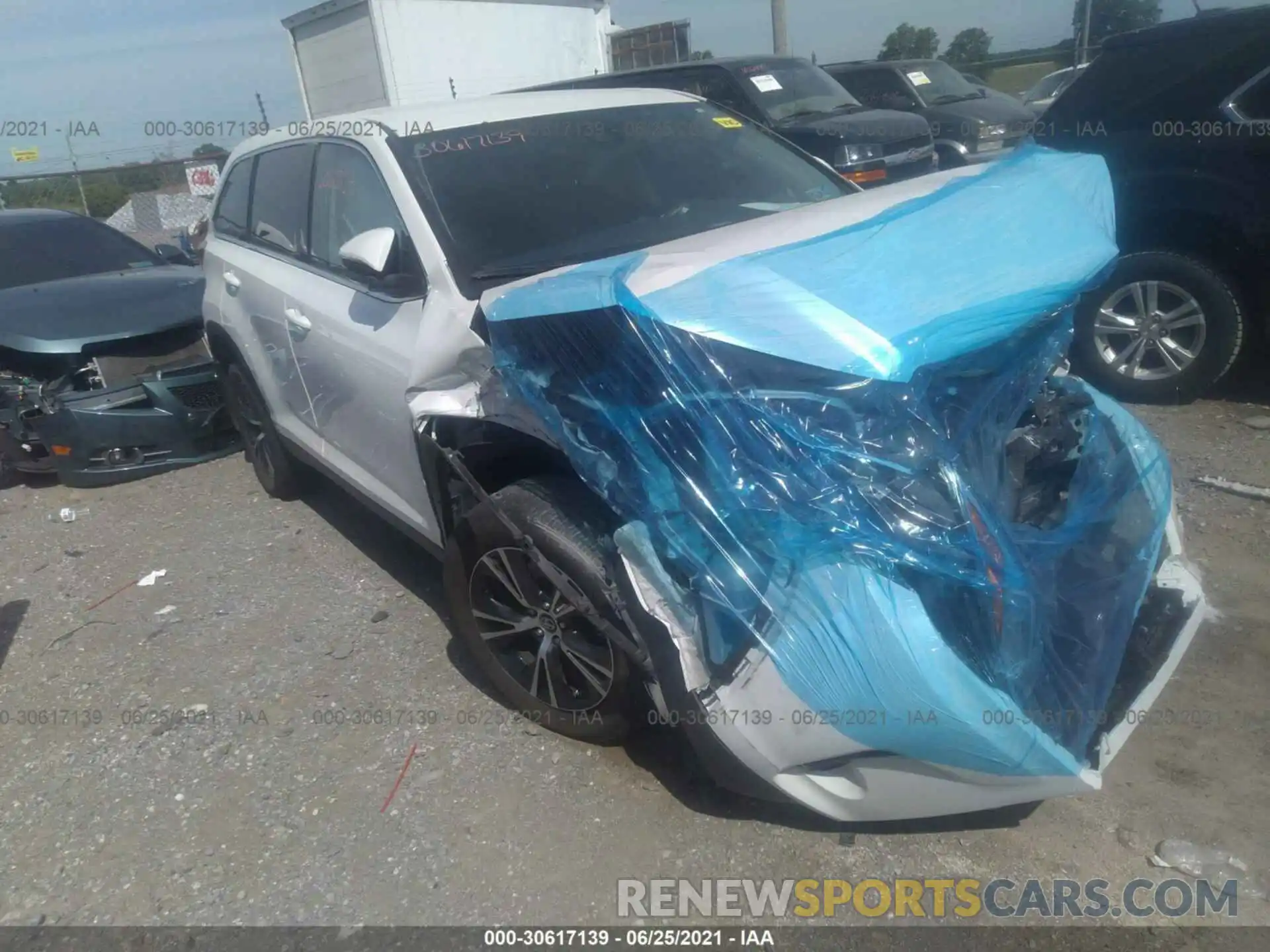 1 Photograph of a damaged car 5TDBZRFH5KS921095 TOYOTA HIGHLANDER 2019