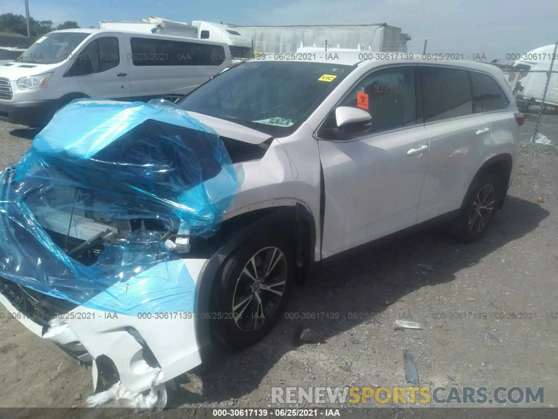 2 Photograph of a damaged car 5TDBZRFH5KS921095 TOYOTA HIGHLANDER 2019