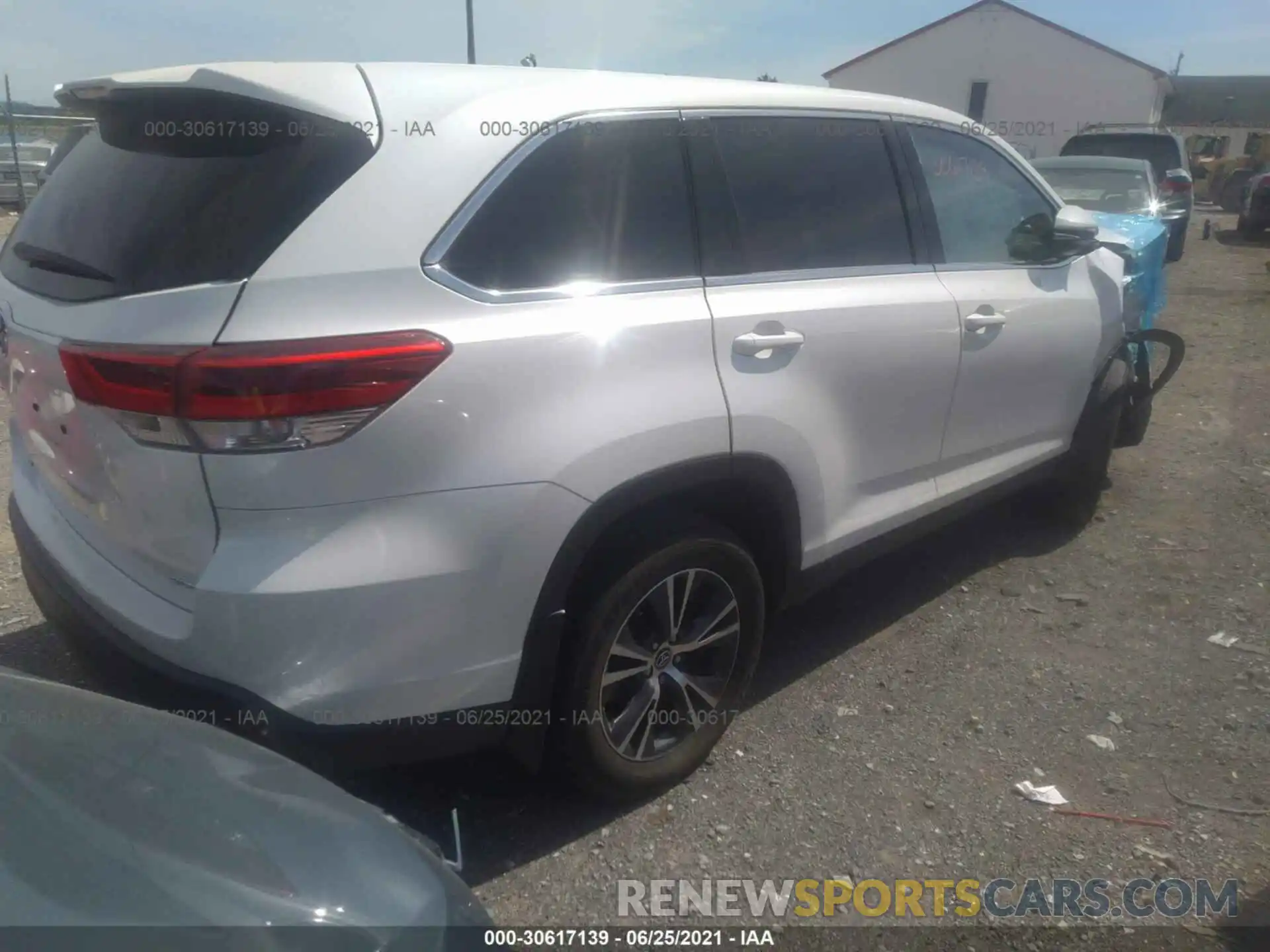 4 Photograph of a damaged car 5TDBZRFH5KS921095 TOYOTA HIGHLANDER 2019