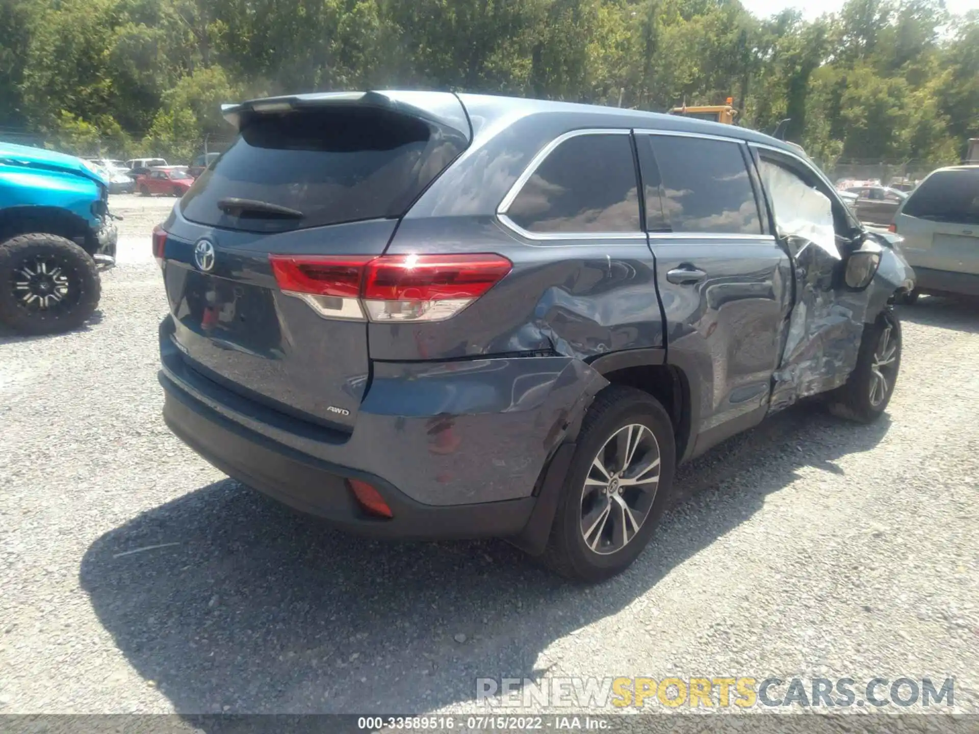 4 Photograph of a damaged car 5TDBZRFH5KS923722 TOYOTA HIGHLANDER 2019