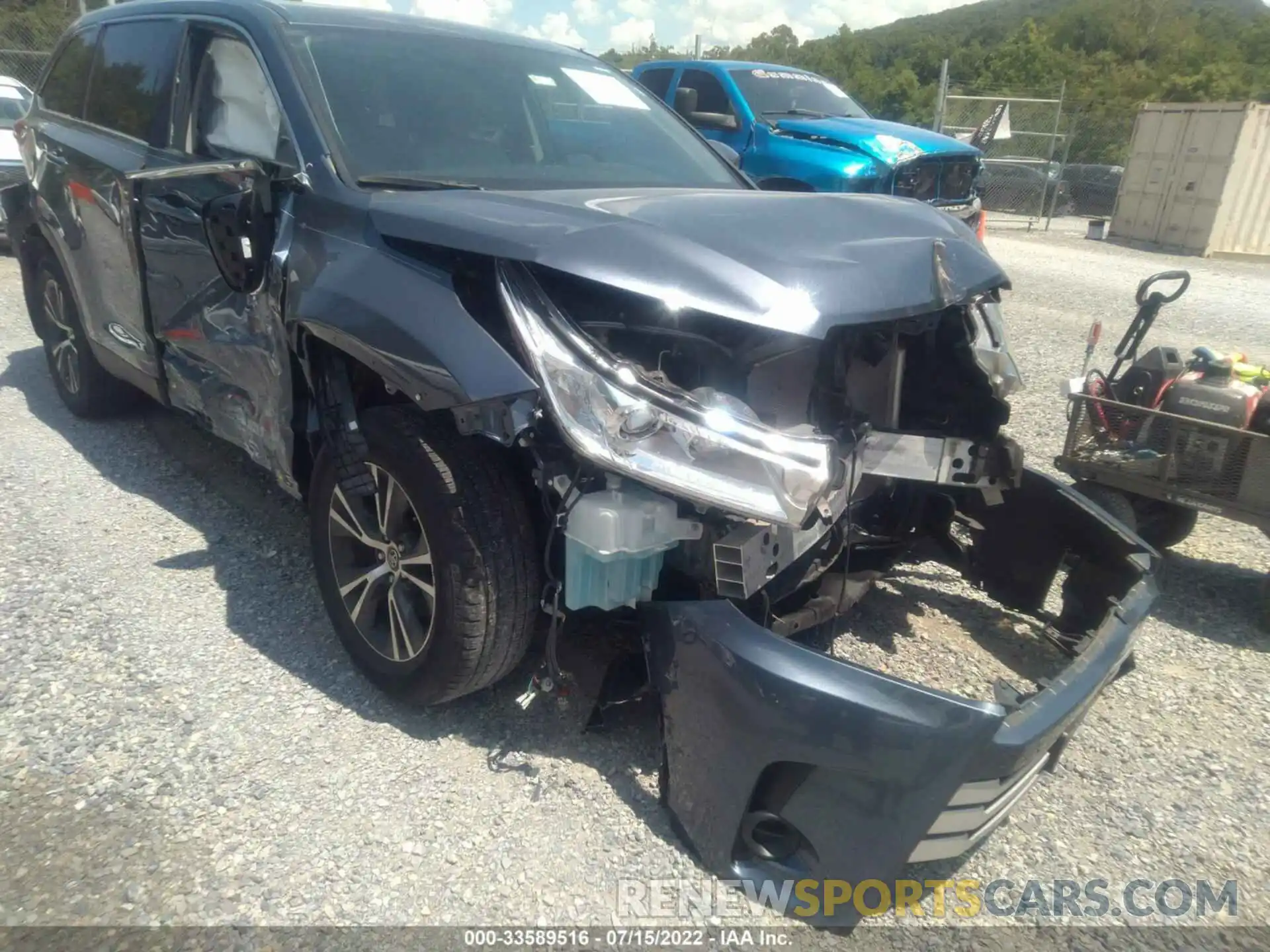 6 Photograph of a damaged car 5TDBZRFH5KS923722 TOYOTA HIGHLANDER 2019