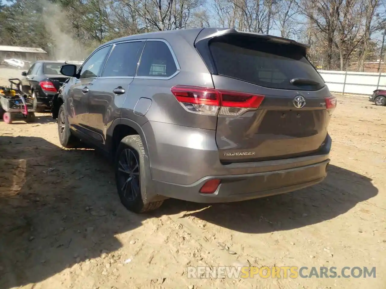 3 Photograph of a damaged car 5TDBZRFH5KS925129 TOYOTA HIGHLANDER 2019