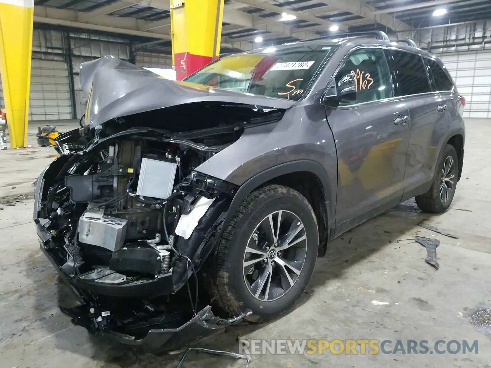 2 Photograph of a damaged car 5TDBZRFH5KS928905 TOYOTA HIGHLANDER 2019