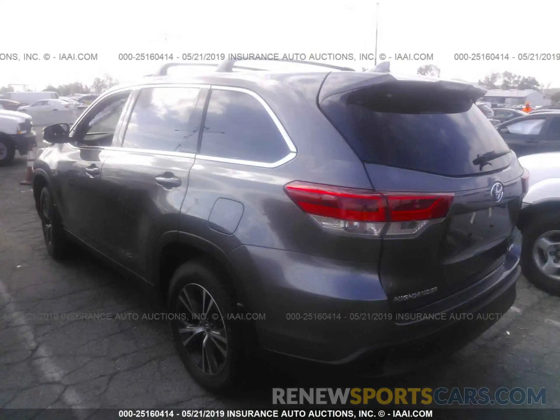 3 Photograph of a damaged car 5TDBZRFH5KS932405 TOYOTA HIGHLANDER 2019