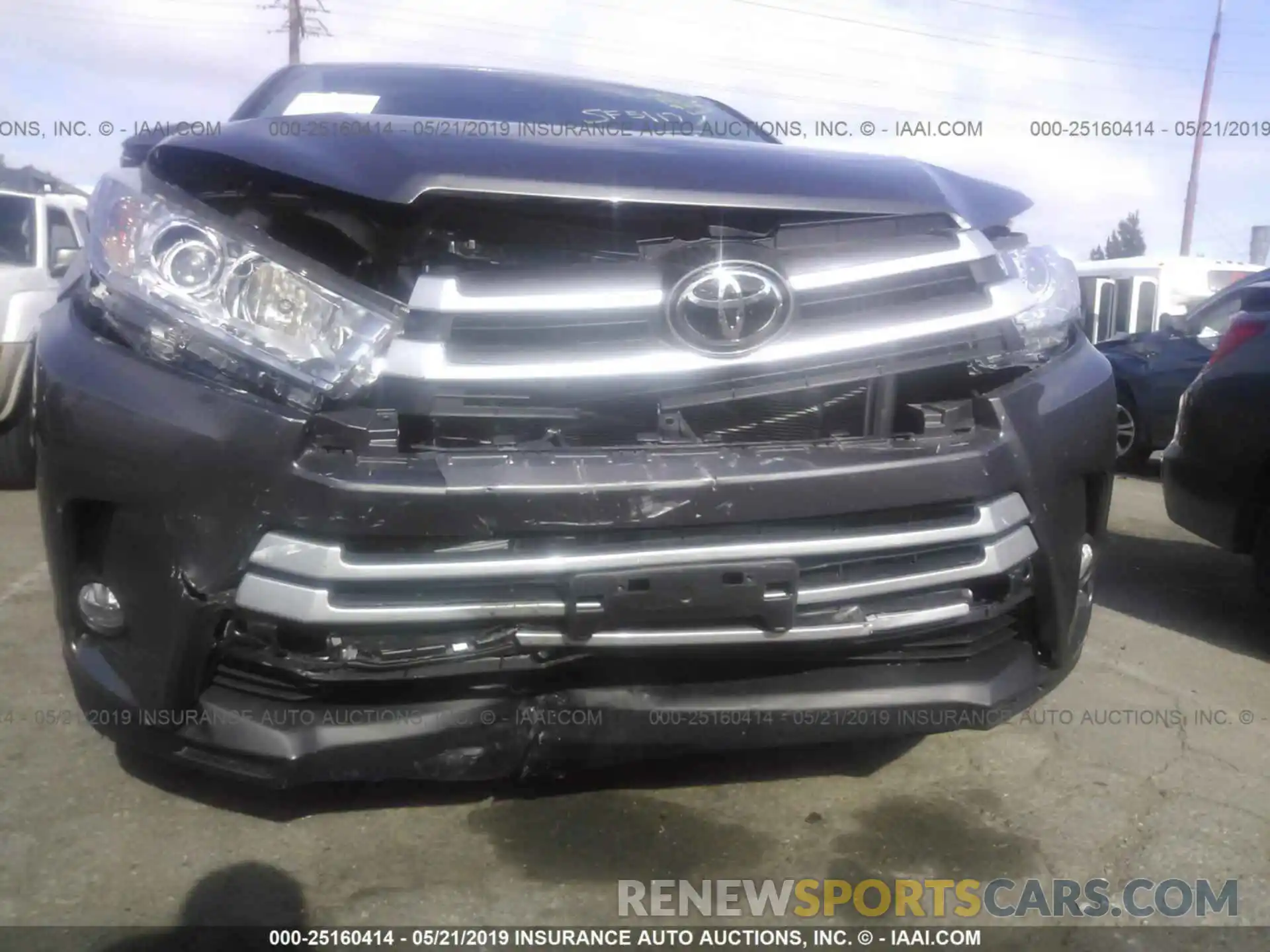 6 Photograph of a damaged car 5TDBZRFH5KS932405 TOYOTA HIGHLANDER 2019