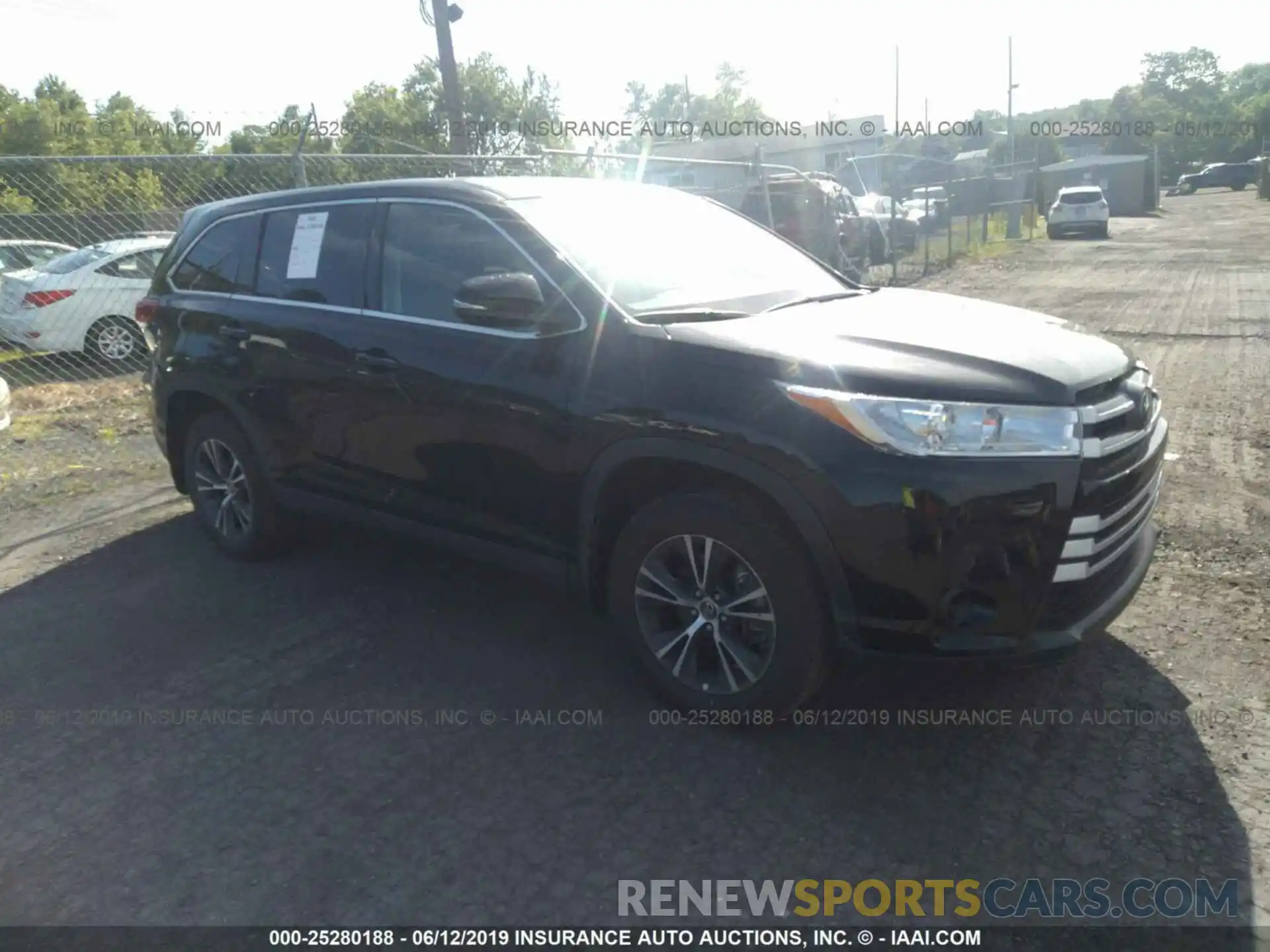 1 Photograph of a damaged car 5TDBZRFH5KS942707 TOYOTA HIGHLANDER 2019