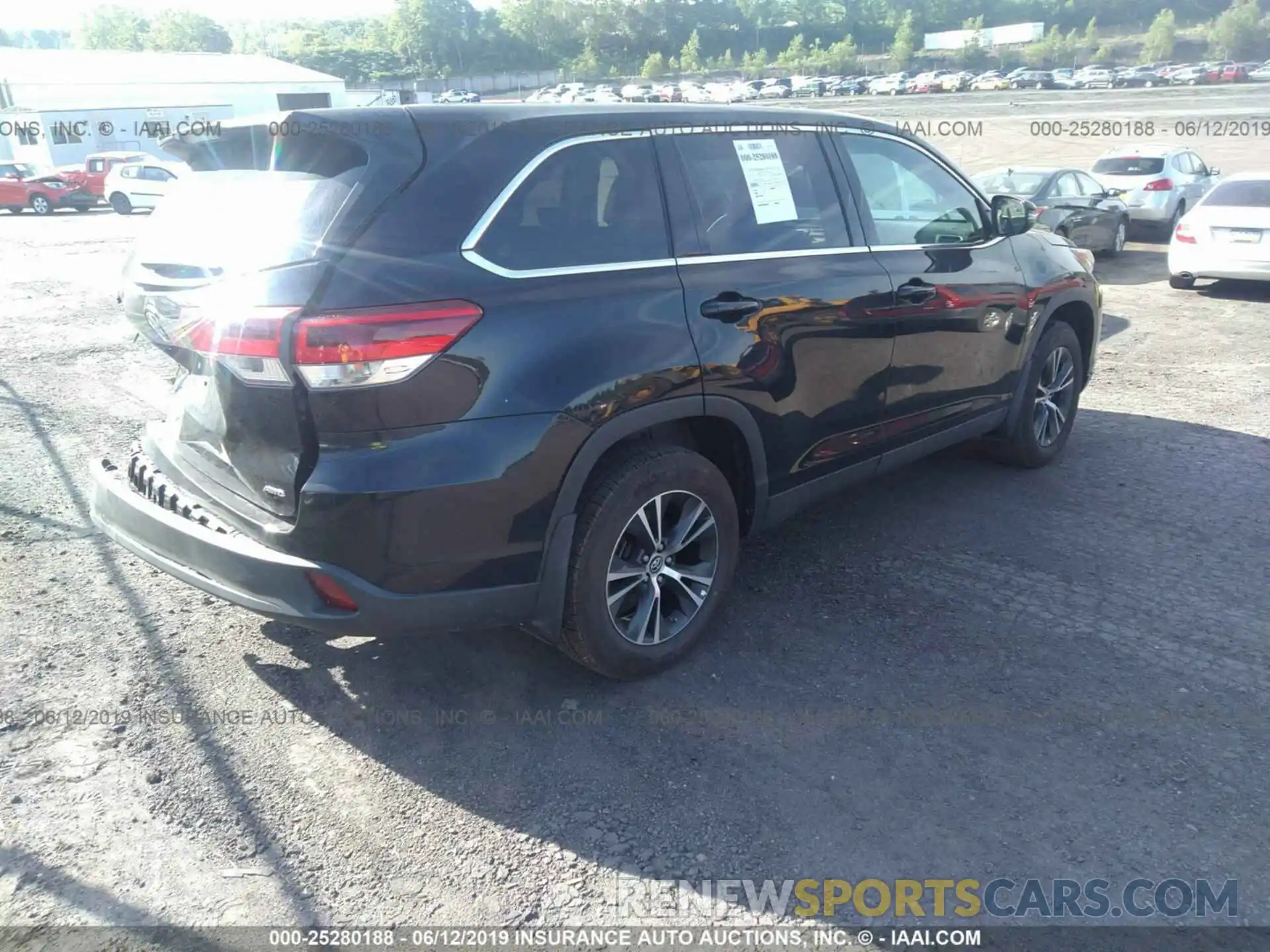 4 Photograph of a damaged car 5TDBZRFH5KS942707 TOYOTA HIGHLANDER 2019