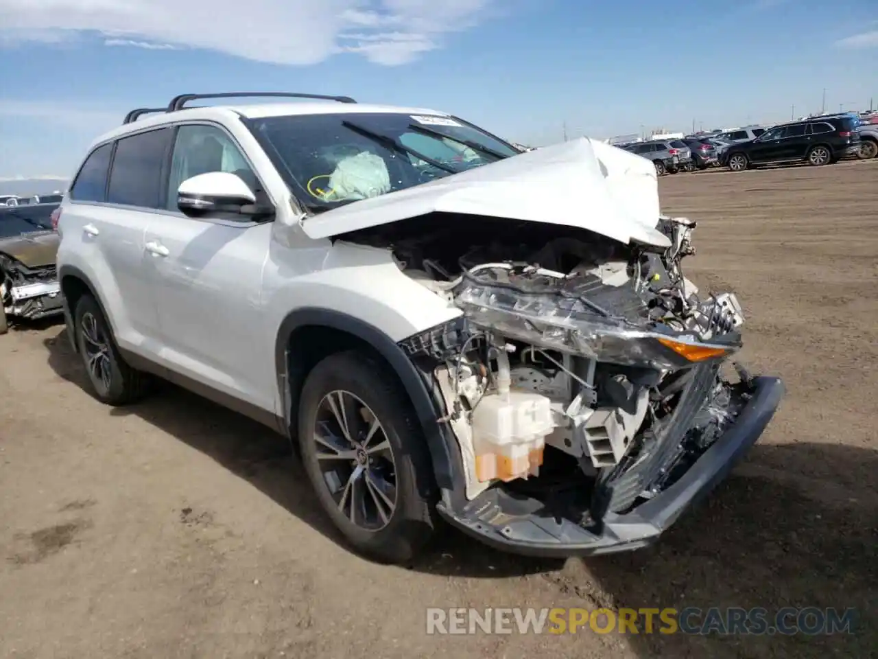 1 Photograph of a damaged car 5TDBZRFH5KS944960 TOYOTA HIGHLANDER 2019