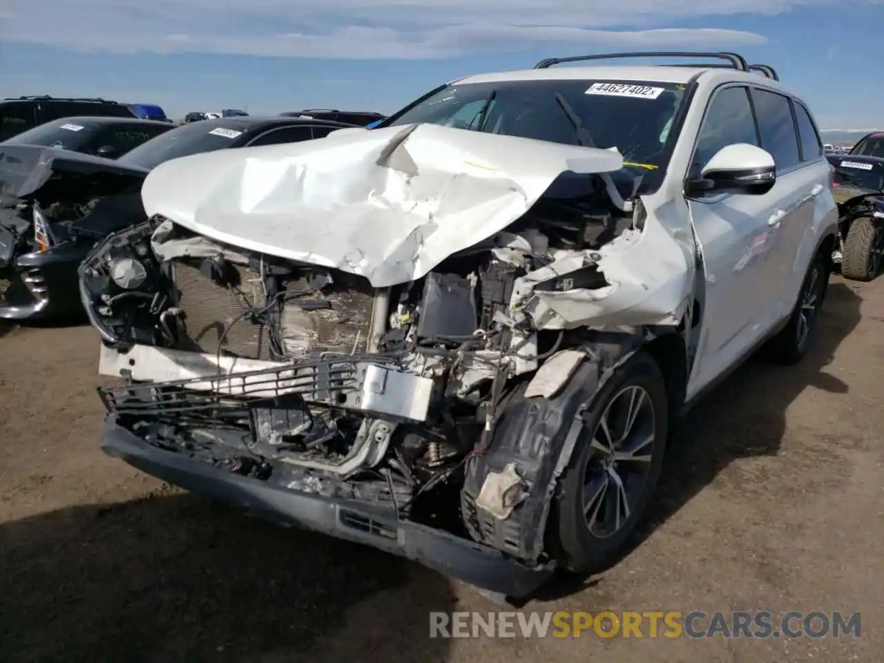 2 Photograph of a damaged car 5TDBZRFH5KS944960 TOYOTA HIGHLANDER 2019