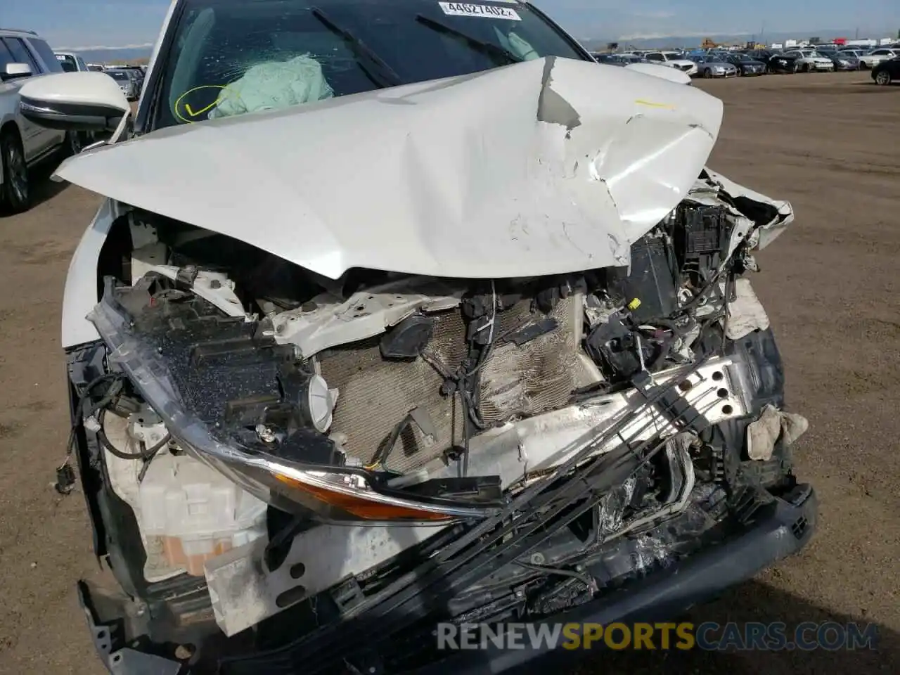 9 Photograph of a damaged car 5TDBZRFH5KS944960 TOYOTA HIGHLANDER 2019