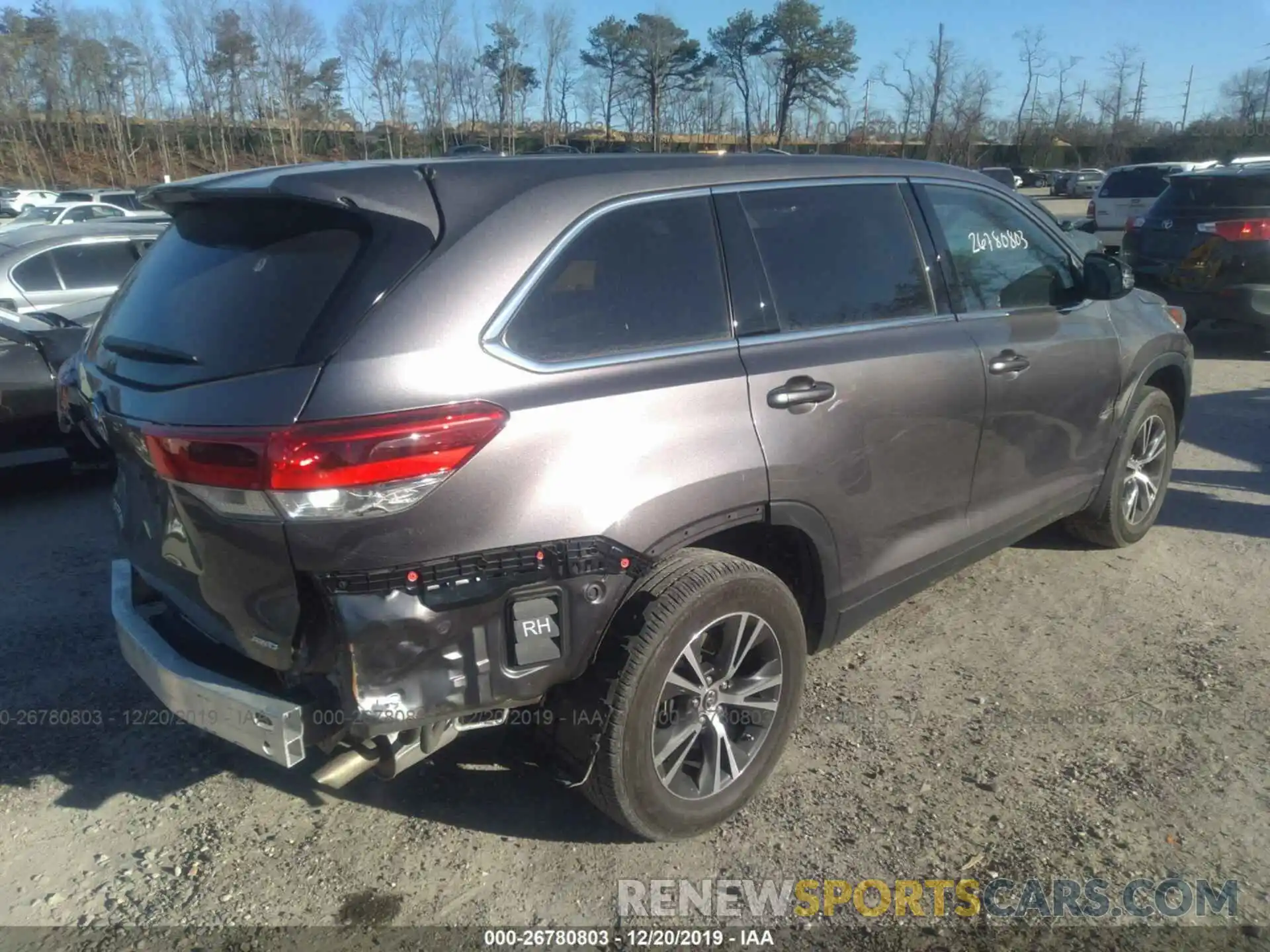 4 Photograph of a damaged car 5TDBZRFH5KS947793 TOYOTA HIGHLANDER 2019