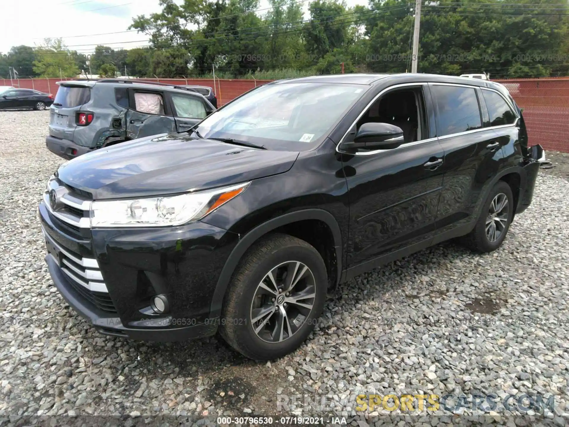 2 Photograph of a damaged car 5TDBZRFH5KS952637 TOYOTA HIGHLANDER 2019