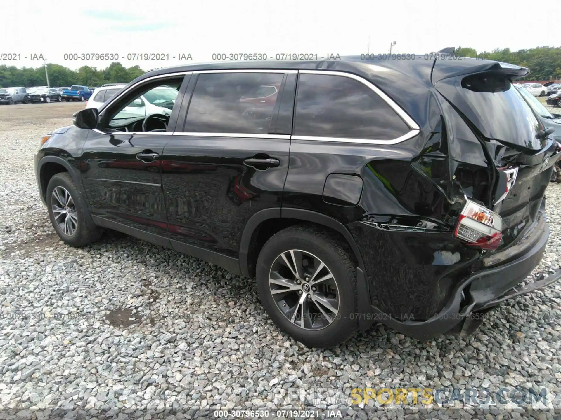 3 Photograph of a damaged car 5TDBZRFH5KS952637 TOYOTA HIGHLANDER 2019