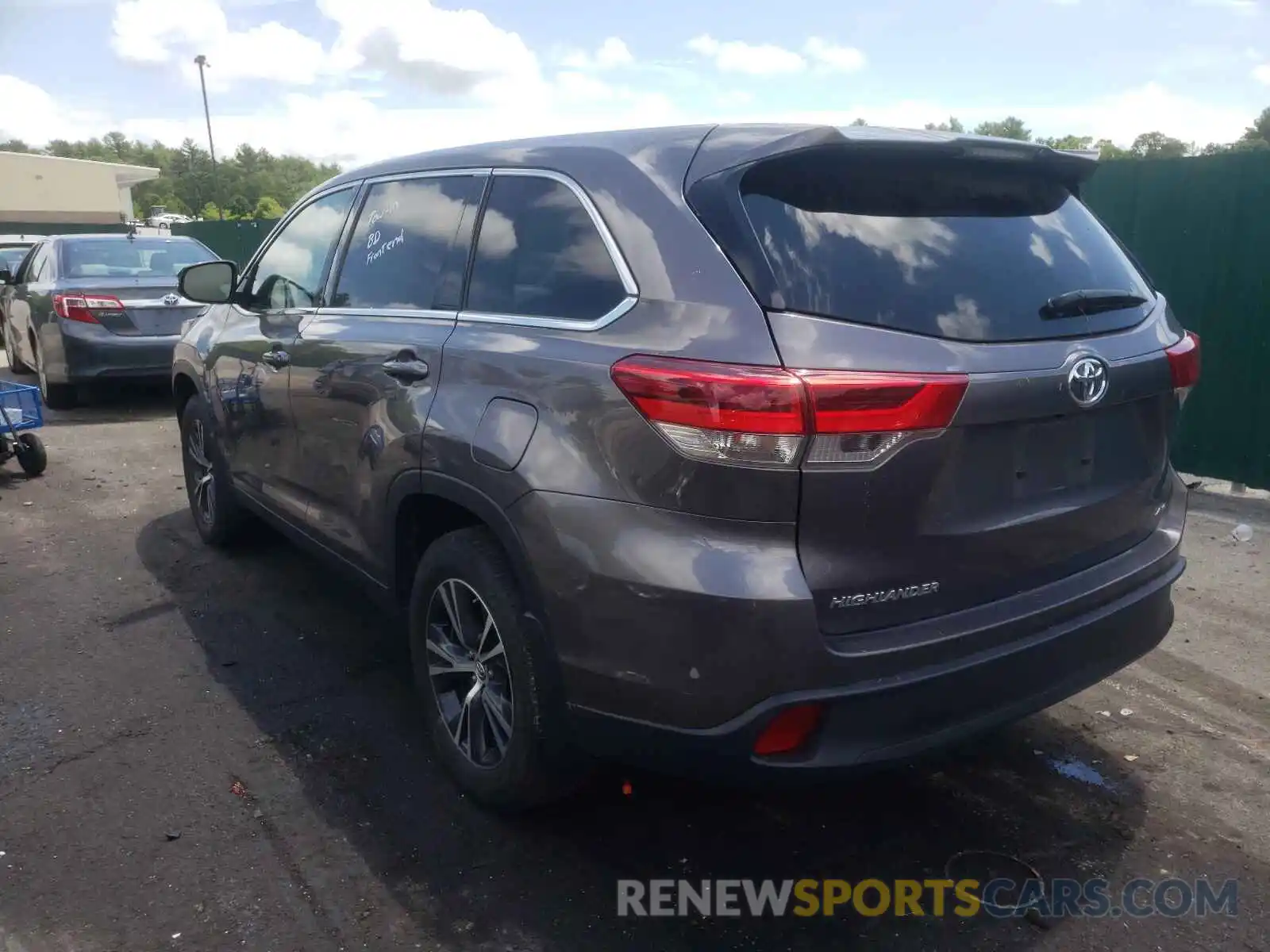 3 Photograph of a damaged car 5TDBZRFH5KS960379 TOYOTA HIGHLANDER 2019