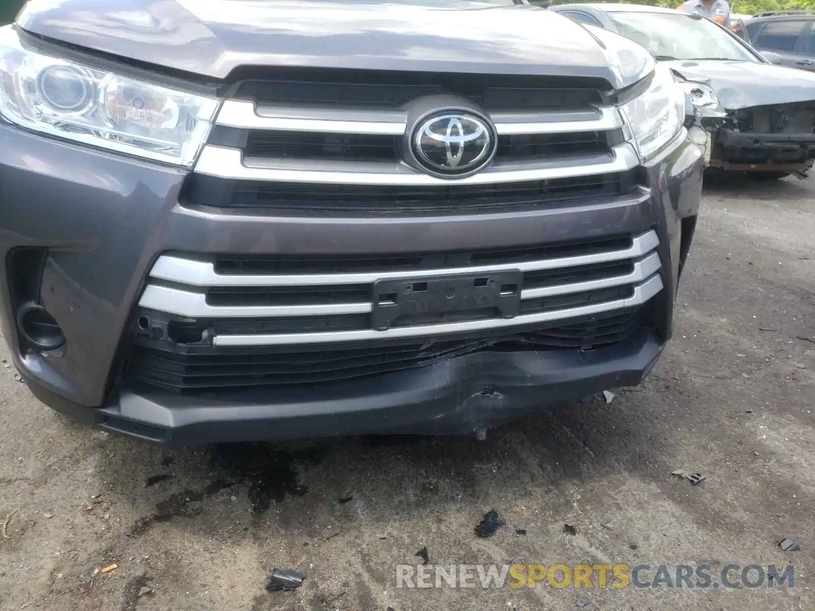 9 Photograph of a damaged car 5TDBZRFH5KS960379 TOYOTA HIGHLANDER 2019