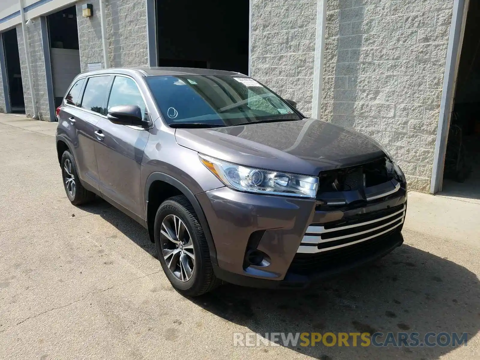 1 Photograph of a damaged car 5TDBZRFH5KS962245 TOYOTA HIGHLANDER 2019