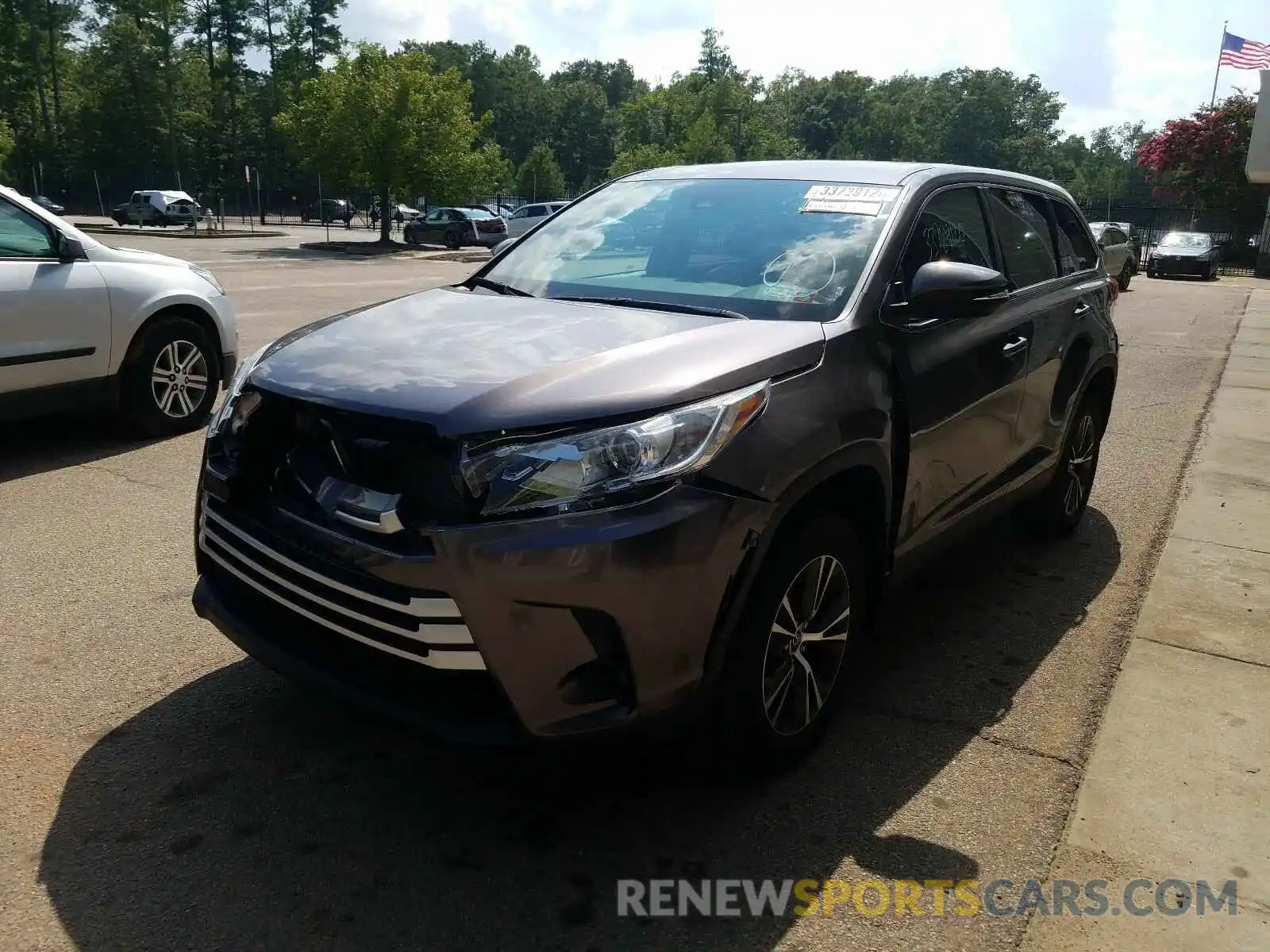 2 Photograph of a damaged car 5TDBZRFH5KS962245 TOYOTA HIGHLANDER 2019