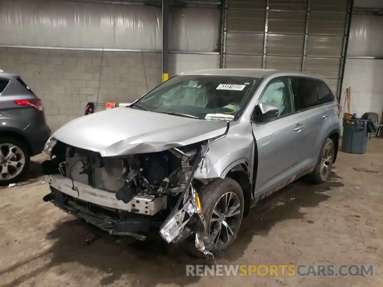 2 Photograph of a damaged car 5TDBZRFH5KS962682 TOYOTA HIGHLANDER 2019