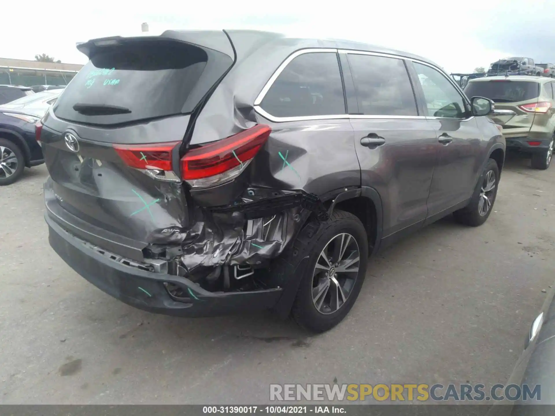 4 Photograph of a damaged car 5TDBZRFH5KS966232 TOYOTA HIGHLANDER 2019