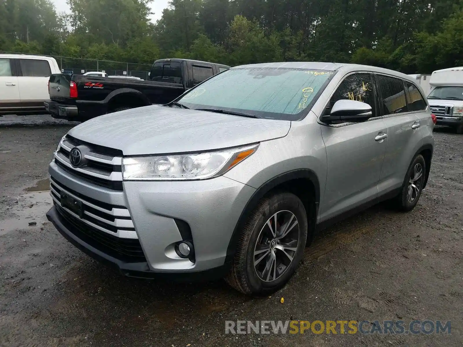 2 Photograph of a damaged car 5TDBZRFH5KS974007 TOYOTA HIGHLANDER 2019