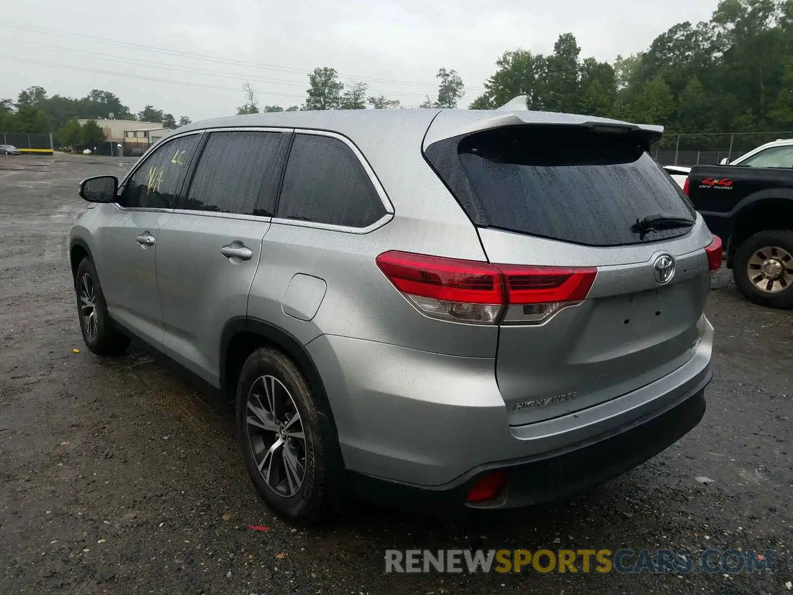 3 Photograph of a damaged car 5TDBZRFH5KS974007 TOYOTA HIGHLANDER 2019