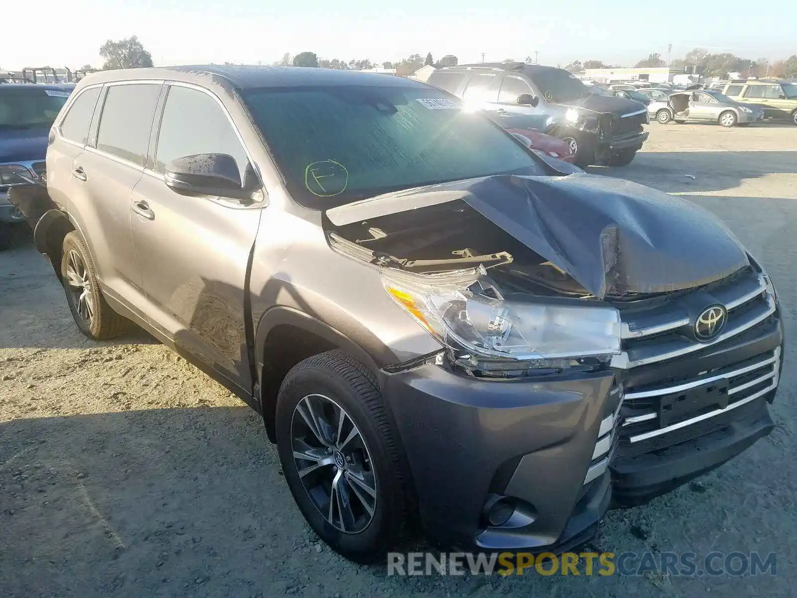 1 Photograph of a damaged car 5TDBZRFH5KS977117 TOYOTA HIGHLANDER 2019