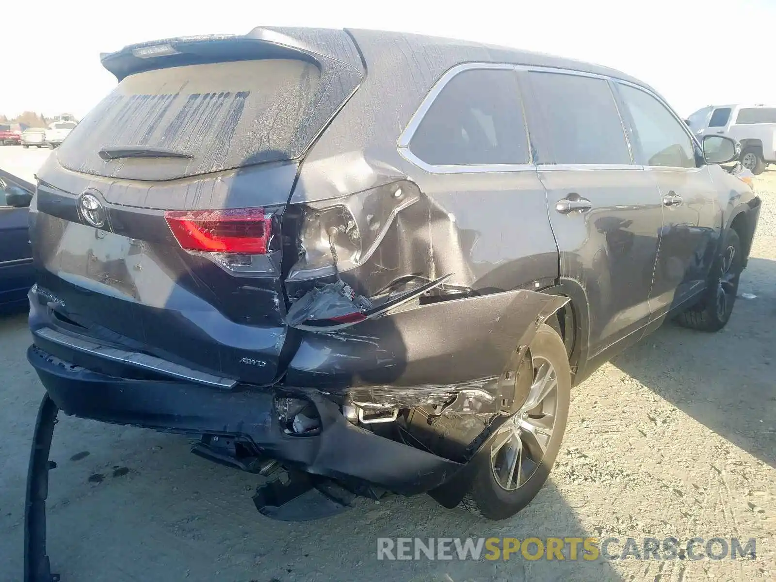 4 Photograph of a damaged car 5TDBZRFH5KS977117 TOYOTA HIGHLANDER 2019